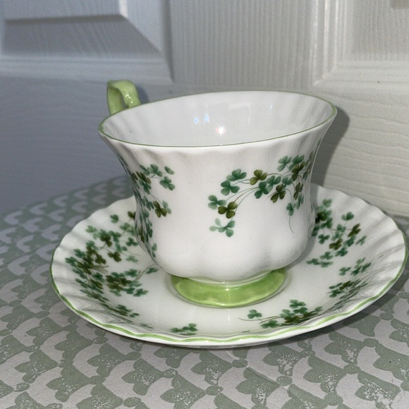 💚SHAMROCK VTG Royal Albert Cup & Saucer. - Picture 2 of 8